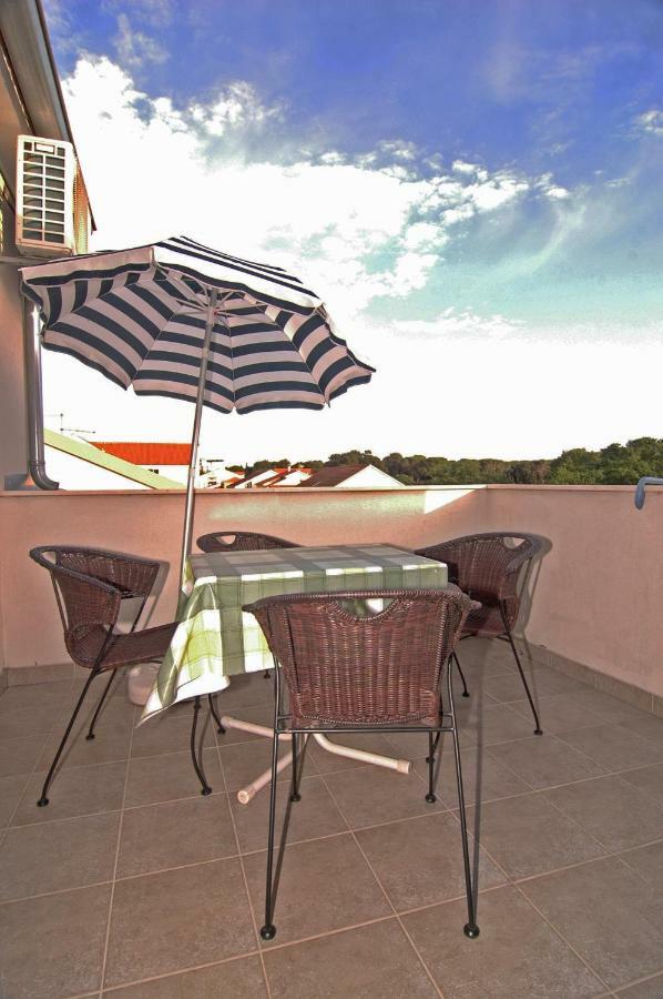 Apartment Urem Biograd Na Moru Exterior foto